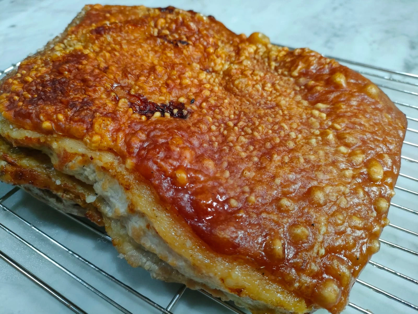 Proses pengeringan kulit babi untuk hasil maksimal